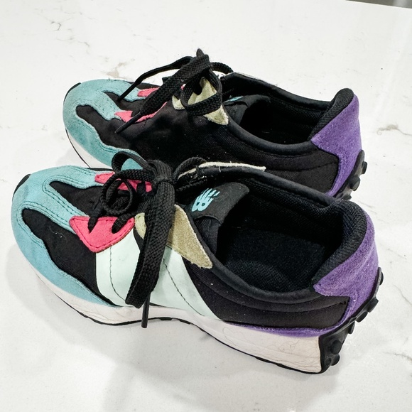 New Balance Kids 327 Sneaker Size 12 - Picture 2 of 3